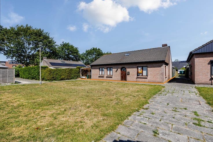 VRIJSTAANDE woning met GARAGE, veranda en tal van mogelij...