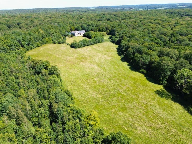 EXCEPTIONAL PROPERTY ON 4 HECTARES - PAYS DE CHIMAY