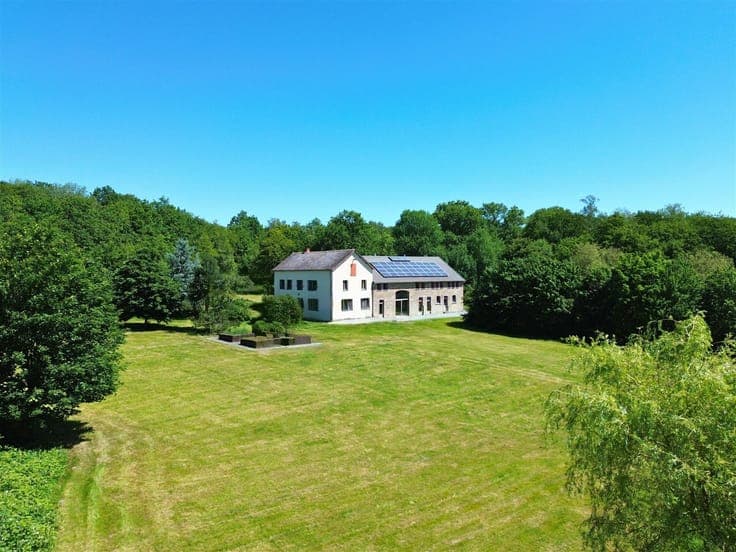 EXCEPTIONAL PROPERTY ON 4 HECTARES - PAYS DE CHIMAY