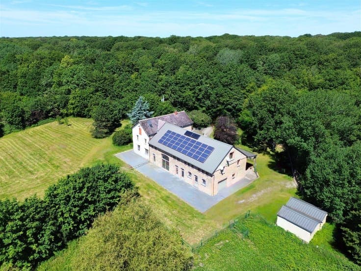 EXCEPTIONAL PROPERTY ON 4 HECTARES - PAYS DE CHIMAY