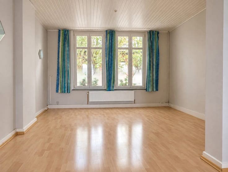 Immeuble mixte avec appartement 2 ch. à Monceau-sur-Sambre
