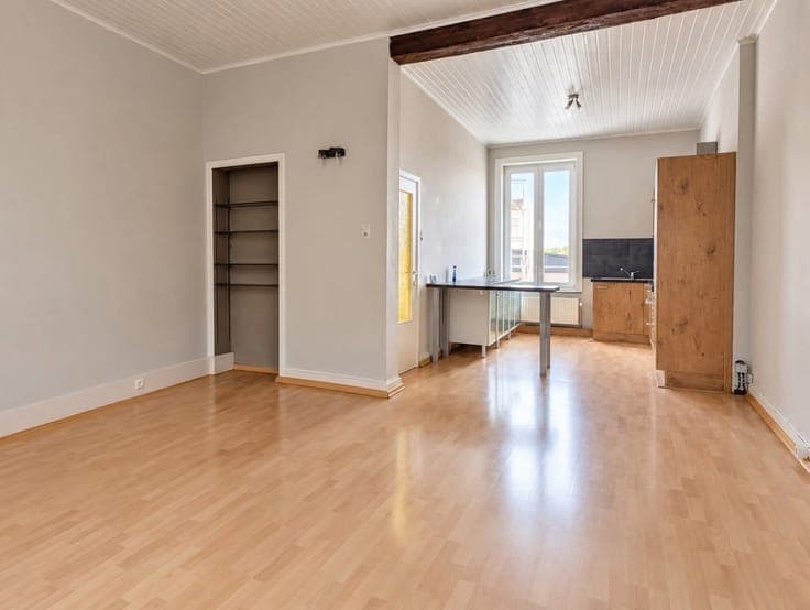 Immeuble mixte avec appartement 2 ch. à Monceau-sur-Sambre