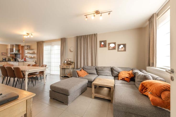 Halfopen woning te Ruiselede.
