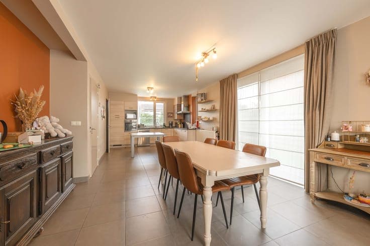 Halfopen woning te Ruiselede.