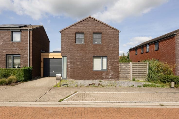 Halfopen woning te Ruiselede.