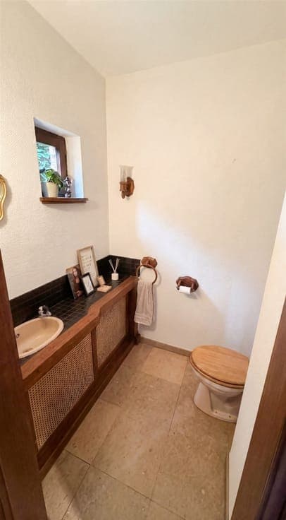 Move-in ready villa with 4 bedrooms, double garage, and brea