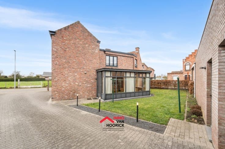 Instapklare woning met 3 slaapkamers, garage 72m² en carp...