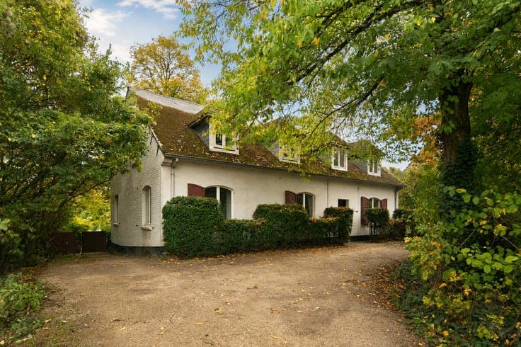 Exclusive villa on a spacious 69-are plot