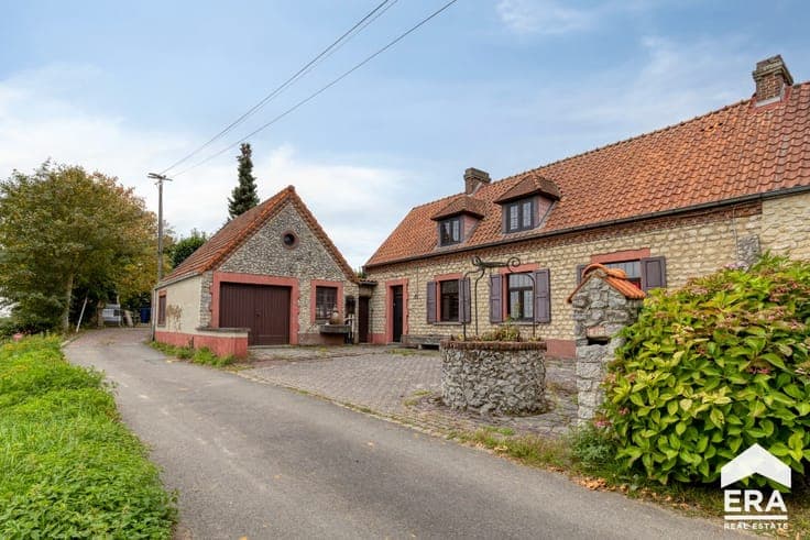 CHARMING FARMHOUSE-STYLE PROPERTY IN HAUT-ITTRE