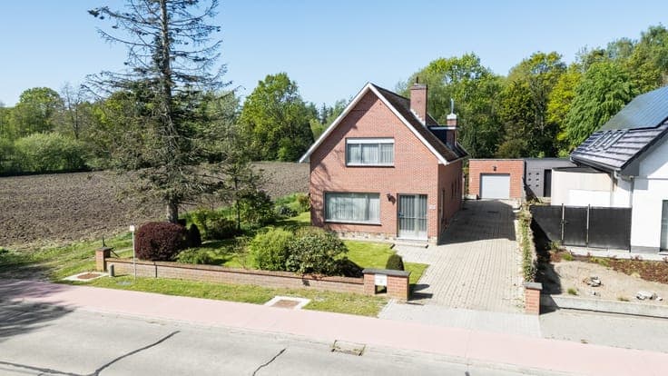 Detached house with large garden in Stekene