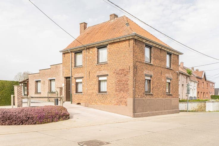 Renovation Property on 21 Are with Potential for 4 Apartment