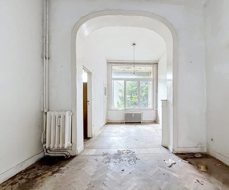 Investment property: 2 retail units + 6 apartments