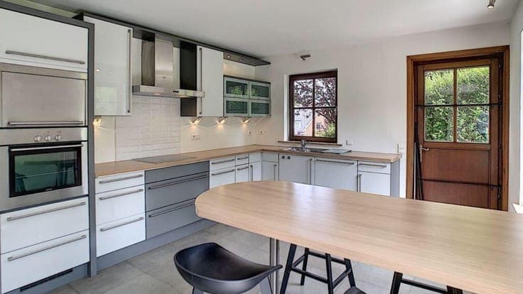 Spacious 5-Bed House with Large Garden in Waterloo