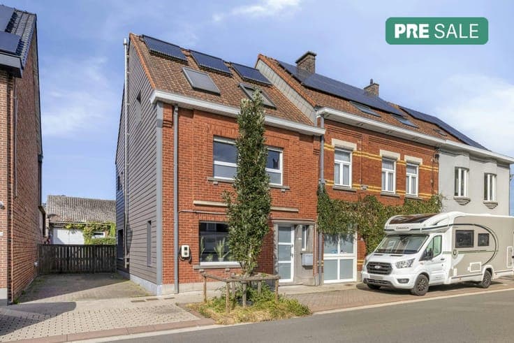 Semi-detached house with outbuilding of 60 m2