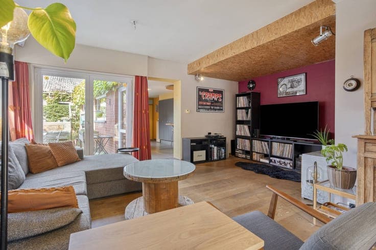 Semi-detached house with outbuilding of 60 m2