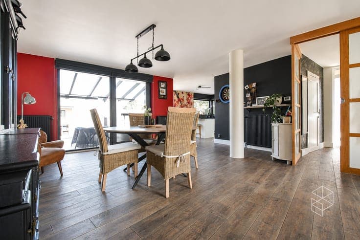 Ruime gezinswoning met 4 slpks en volwaardig polyvalent b...