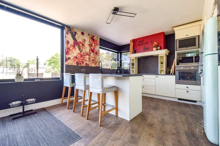Ruime gezinswoning met 4 slpks en volwaardig polyvalent b...