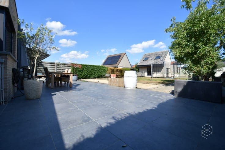 Ruime gezinswoning met 4 slpks en volwaardig polyvalent b...