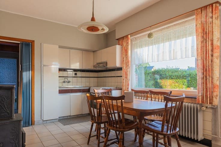 Vrijstaande woning met 3 slaapkamers en ruime garage op 5...