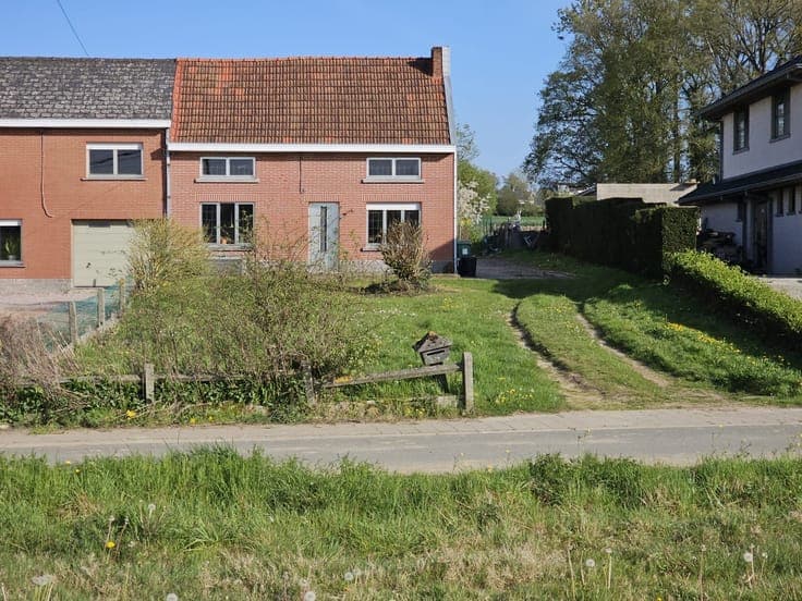 Rustig gelegen te renoveren halfopen bebouwing