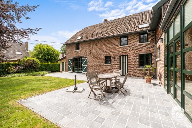 House in Sint-Pieters-Leeuw