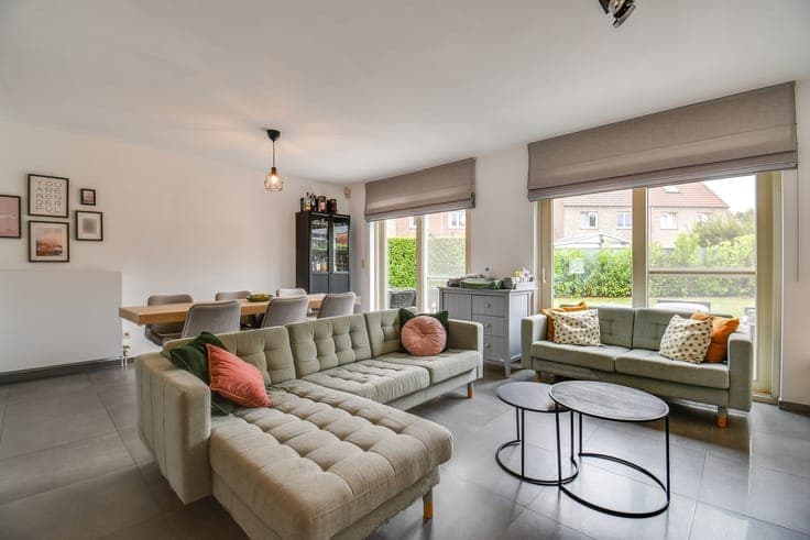 Modern, move-in-ready home in a residential neighborhood in