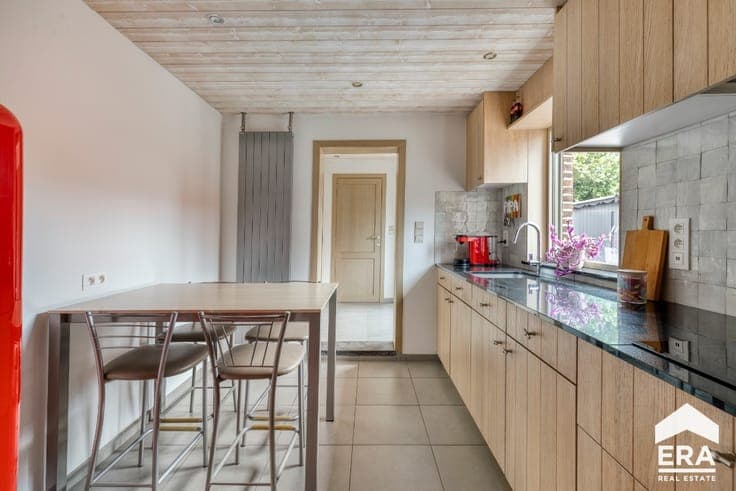 Move-in ready home with 3 bedrooms and a sunny garden
