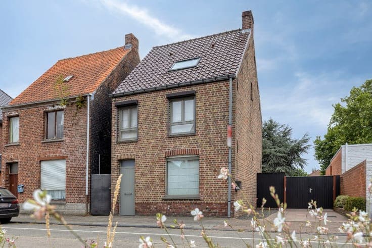 Move-in ready home with 3 bedrooms and a sunny garden