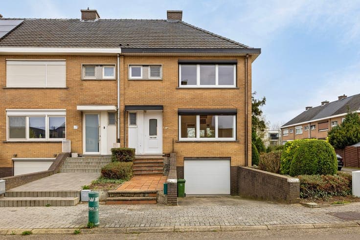 TOFFE GEZINSWONING MET TUIN EN GARAGE IN EEN RUSTIGE STRA...
