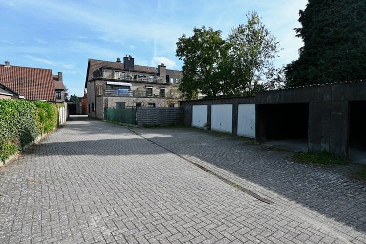 Volledig appartementsgebouw met parkeerplaatsen te Nijlen .