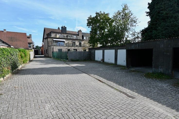Volledig appartementsgebouw met parkeerplaatsen te Nijlen .