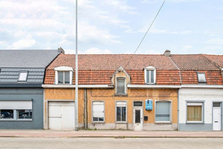 Authentic property to renovate or demolish