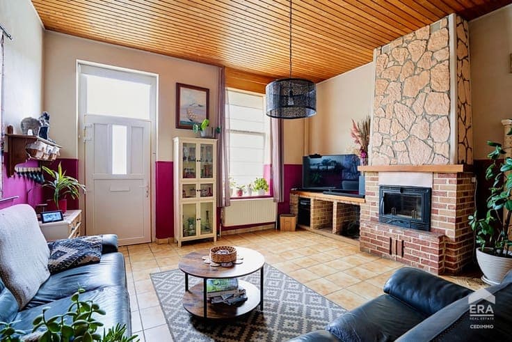 HOME WITH EXCEPTIONAL SPACE AND OUTSTANDING POTENTIAL