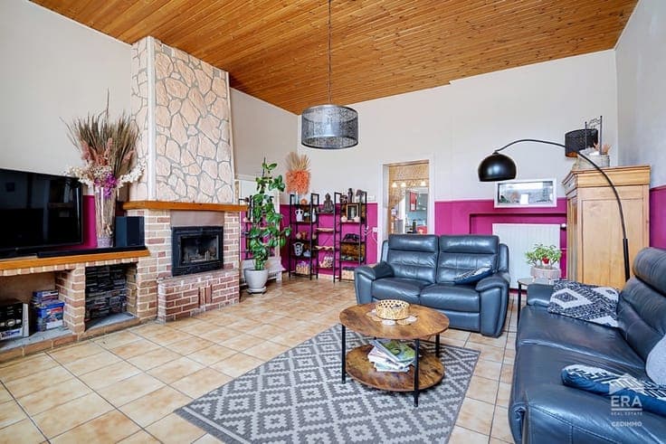 HOME WITH EXCEPTIONAL SPACE AND OUTSTANDING POTENTIAL
