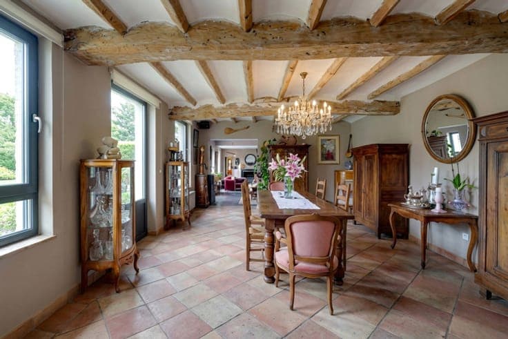 Superb Renovated Character Farmhouse with Independent House