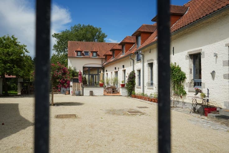 Superb Renovated Character Farmhouse with Independent House