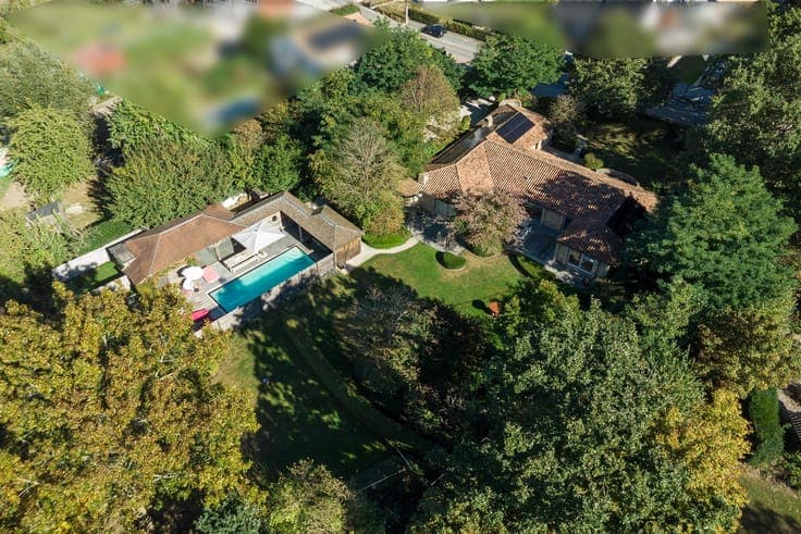 Exclusive villa with private pool and green views in Londerz
