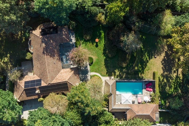 Exclusive villa with private pool and green views in Londerz