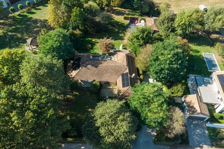 Exclusive villa with private pool and green views in Londerz