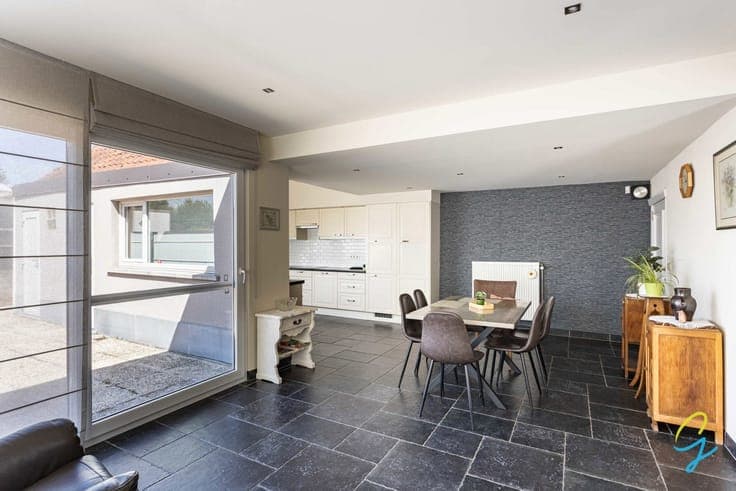 A ready-to-move-in with 4 bedrooms and 2 bathrooms
