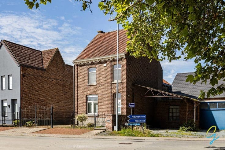 A ready-to-move-in with 4 bedrooms and 2 bathrooms