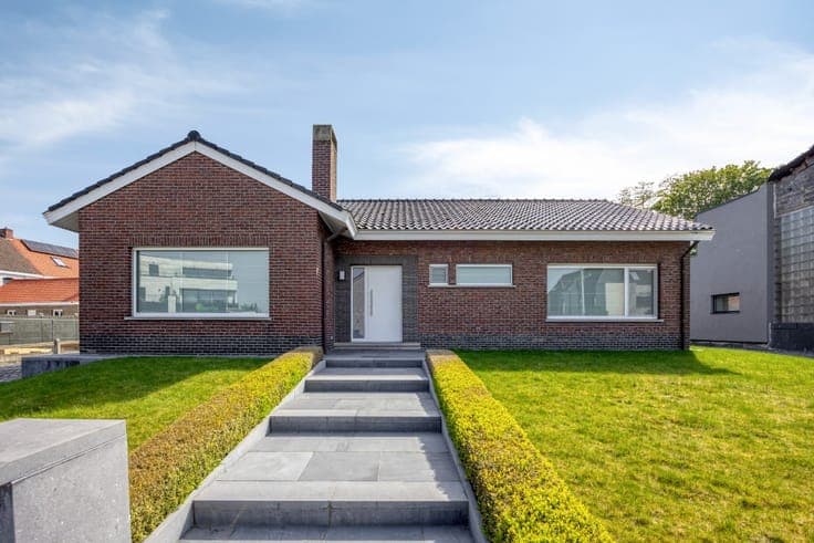 Move-in-ready villa on a spacious 1,294 m² in Sint-Eloois