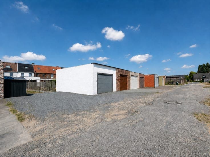Te koop, stijlvol gerenoveerde ruime woning met zonnige t...