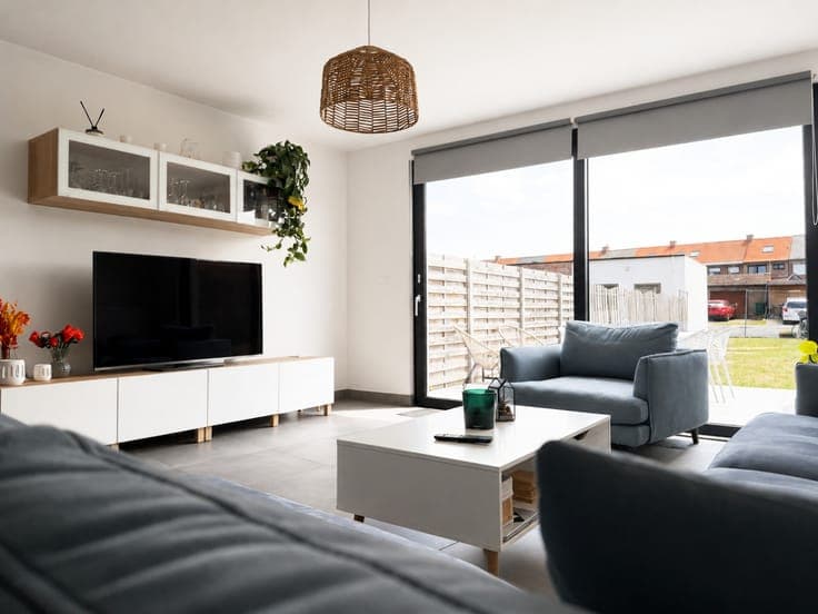 Te koop, stijlvol gerenoveerde ruime woning met zonnige t...
