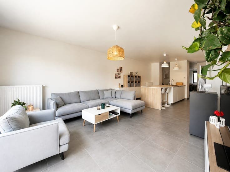 Te koop, stijlvol gerenoveerde ruime woning met zonnige t...