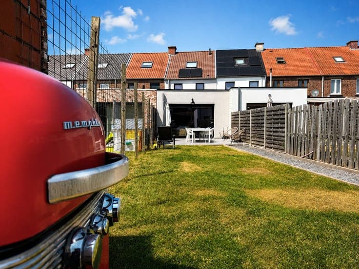 Te koop, stijlvol gerenoveerde ruime woning met zonnige t...