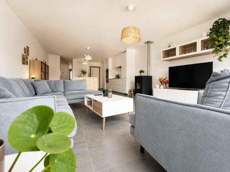 Te koop, stijlvol gerenoveerde ruime woning met zonnige t...