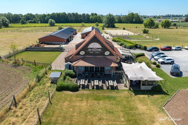 Unique property with horse accommodation on 33,647 m² in Me