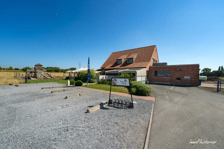 Unique property with horse accommodation on 33,647 m² in Me