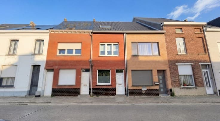 READY-TO-MOVE-IN HOUSE WITH 4 BEDROOMS AND GARDEN